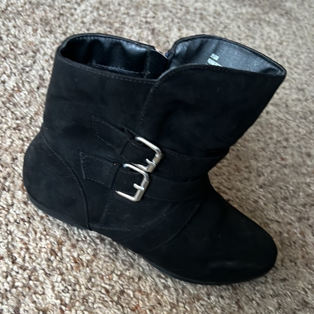 Boots - Picture 7 of 7